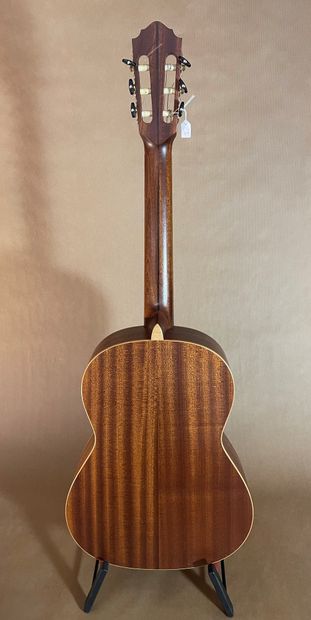 null Guitare classique Karl HOFNER, HM 65-F dont elle porte l'étiquette

Diapason...