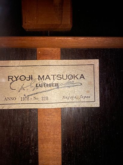 null 
Classical guitar by RYOKI MATSUKODA with the original label dated 1976 N°220...