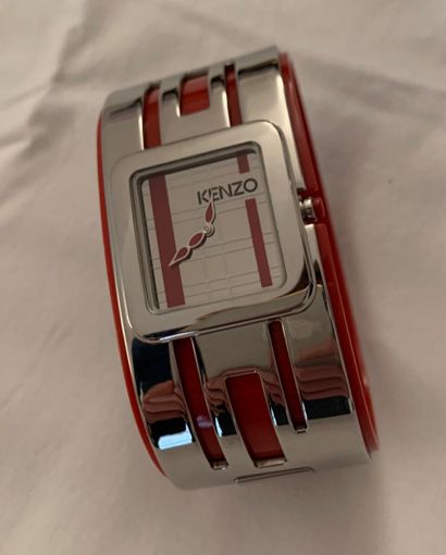 null KENZO

Large bracelet montre rigide ouvrant « manchette » en acier ajouré et...