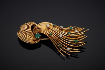 null Platinum (950‰) and yellow gold (750%) wire "volute" brooch set with five brilliant-cut...