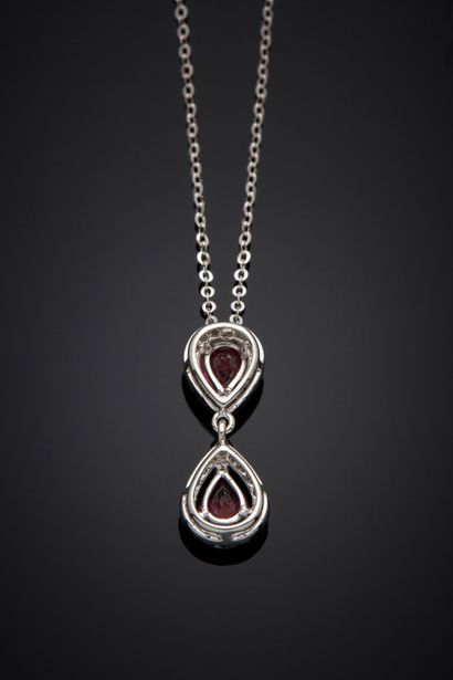 null A "two drop" pendant, and its CHAIN, in white gold (750‰) set with two pear-cut...