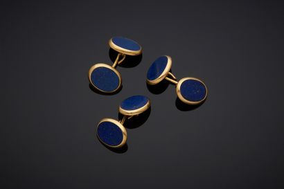  Three yellow gold (750‰) oval HANDLEBUTTONS adorned with two lapis lazuli plaques....