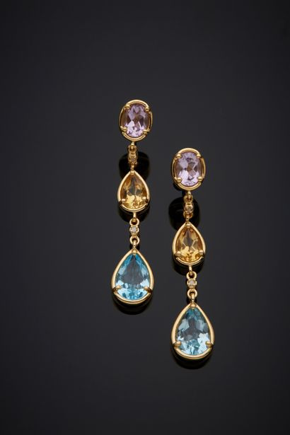 null Pair of vermeil (925‰) EARPENDANTS set with an oval and pear-shaped amethyst,...