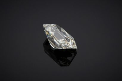 null BAGUE en platine (950 millièmes) et or gris (750 millièmes) serti d’un diamant...