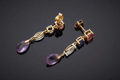 null Pair of vermeil (925‰) EARPENDANTS set with one pink topaz, one iolite, one...