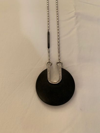 null MORELLATO

Pendentif circulaire et sa chaînette en métal orné d’un disque de...