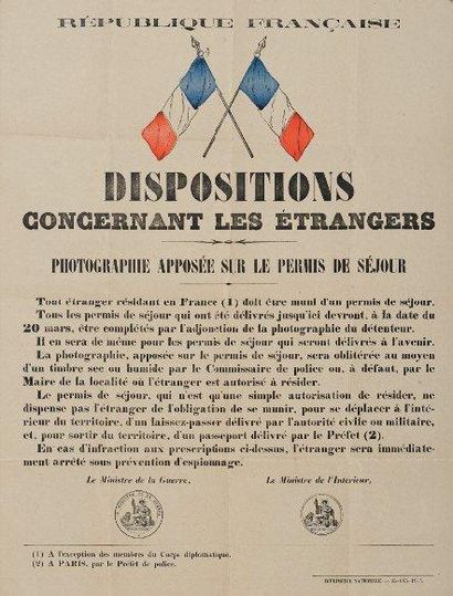 1915 DISPOSITIONS CONCERNANT LES ÉTRANGERS Photographie apposée sur le permis de...
