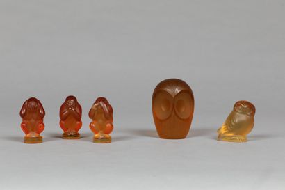 null Lalique, France

3 monkeys symbolizing "wisdom" and an owl

One subject " Owl...