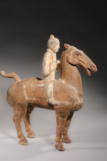  Cavalier sur son cheval 
Importante sculpture en terre cuite de Style HAN 
53x50cm...