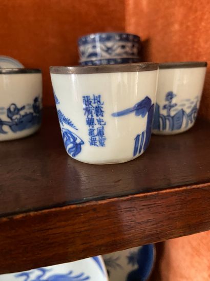 null Chine ou Vietnam XXème siècle

Lot en porcelaine blanc-bleu comprenant 2 pots...