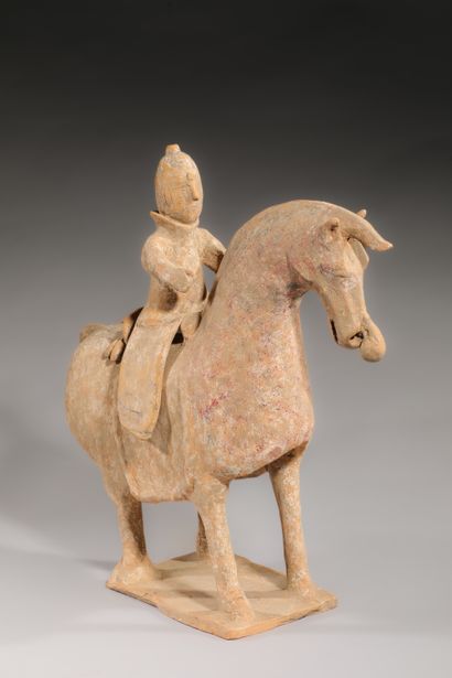  Cavalier sur son cheval 
sculpture en terre cuite de Style WEI 
40x45cm 
(accidents...