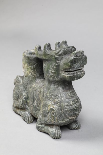  Brûle parfum en pierre simulant un dragon 
Haut 22cm