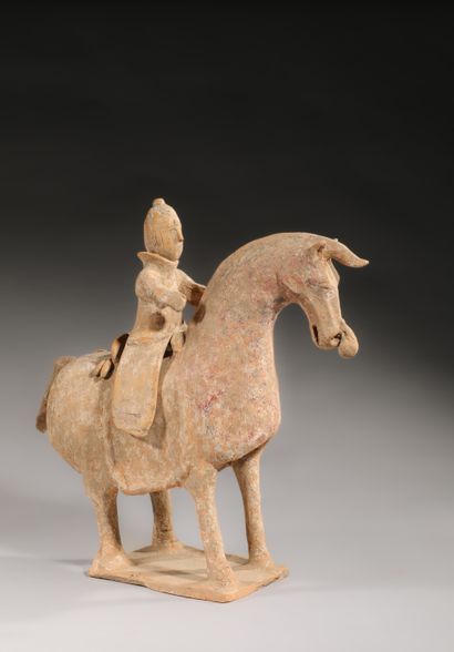  Cavalier sur son cheval 
sculpture en terre cuite de Style WEI 
40x45cm 
(accidents...