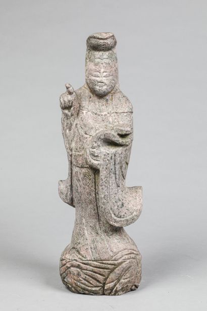  Réunion de 3 sculptures représentant des moines 
Haut 50 ; 57 et 53 cm