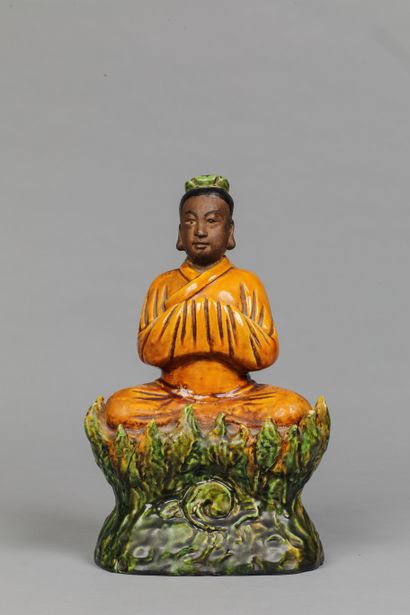 Bouddha assis en porcelaine polychrome 
Chine...