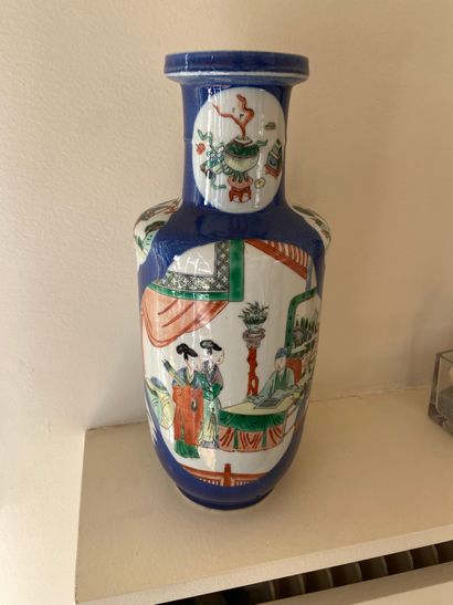 Chine XXème siècle 
Vase de forme balustre...