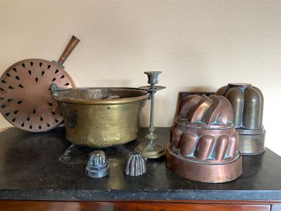 null Meeting of objects in metal and copper of which mold to Kougloff