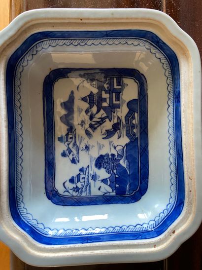 null China 20th century

White-blue porcelain covered dish and its lid, decorated...