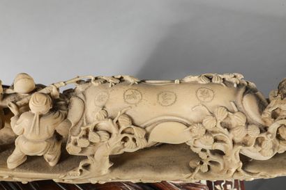 null Important carved ivory tusk representing a frieze of characters

Large openwork...