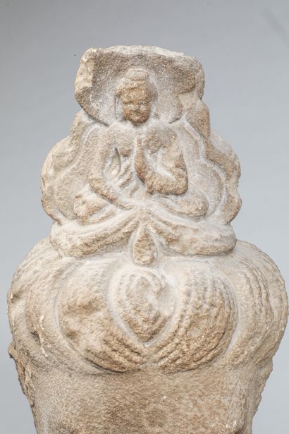 null 
Head of female divinity in carved stone




TANG style




Plinth




39x2...