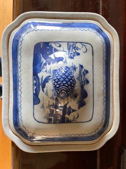 null China 20th century

White-blue porcelain covered dish and its lid, decorated...
