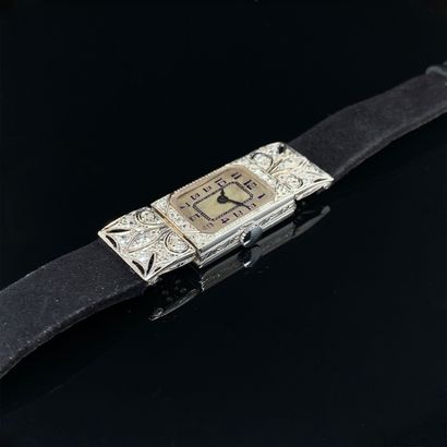 null BRACELET MONTREAL lady's rectangular watch in white gold (750‰). Openwork bezel...