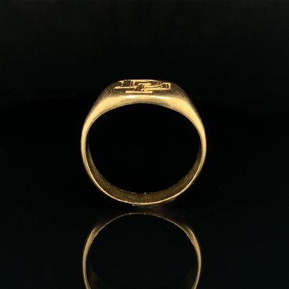 null Yellow gold (750‰) monogrammed "signet ring" ring.

Finger: 55. Weight: 8.6...