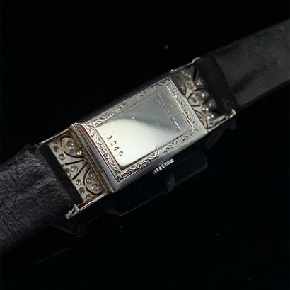 null BRACELET MONTREAL lady's rectangular watch in white gold (750‰). Openwork bezel...
