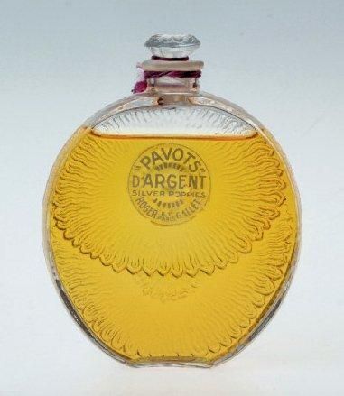 RENE LALIQUE ROGER ET GALLET «PAVOTS D'ARGENT» Flacon en verre blanc soufflé-moulé,...