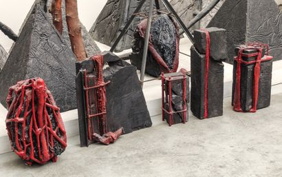 null Installation

5 "organic" sculptures

Mixed media : Resin, slate, bricks, iron...