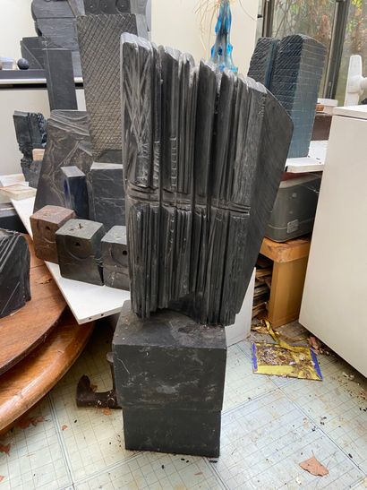 null Untitled

Slate sculpture

92 x 20 x 36 cm