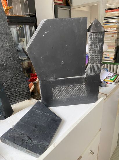 Untitled 
2 sculptures in slate 
52 x 44...