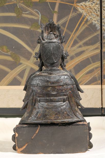 null 
Guanyin




Bronze avec restes de dorure et de laque, socle en bois




Chine,...