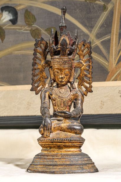 null 
Bouddha couronné Jambhupati




Bronze doré à froid




Birmanie, XVIII - XIXe...