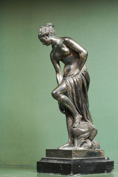 null d'après l'antique

Baigneuse

Sculpture épreuve en bronze à patine argentée

H...