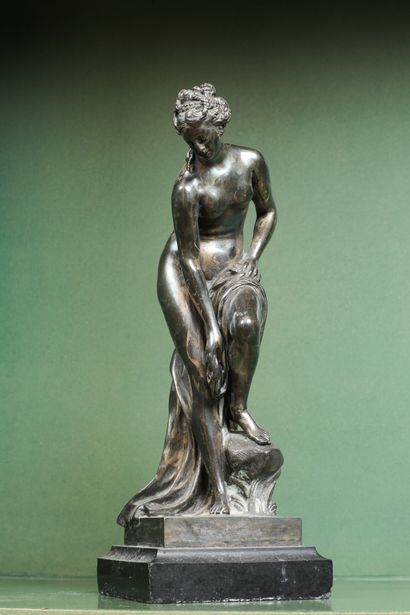 null d'après l'antique

Baigneuse

Sculpture épreuve en bronze à patine argentée

H...