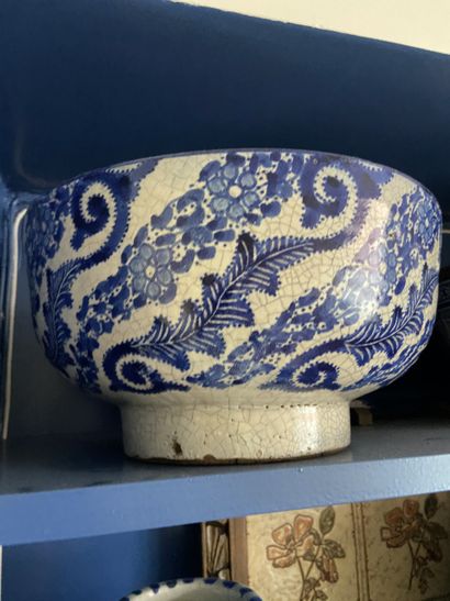 null Ensemble de quatre céramiques orientales bleu-blanc

Comprenant un vase Iran,...