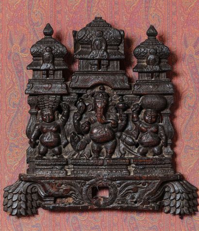 null 
Élément d'architecture représentant Ganesh




Bois




Inde, XIXe siècle




L49...