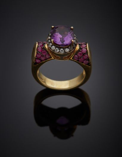 null Blackened silver and vermeil ring (925‰) openwork, set with an oval amethyst,...
