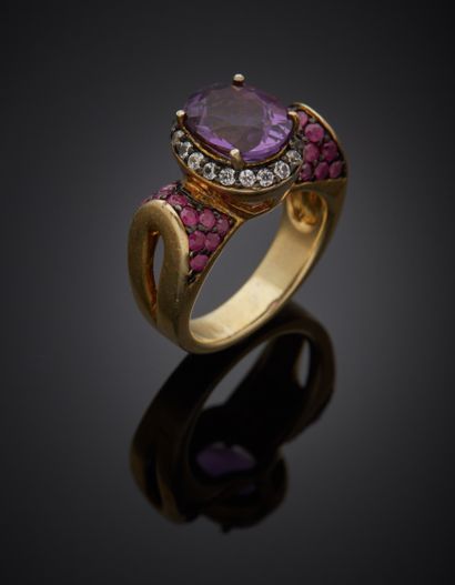 null Blackened silver and vermeil ring (925‰) openwork, set with an oval amethyst,...