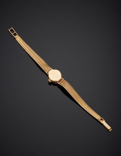 null BRACELET WATCH round lady in yellow gold (750‰). Cream dial, stick indexes....