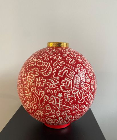 null Manufacture des émaux de LONGWY

Vase boule Flo Astro rouge, Collection Kiss

Design...