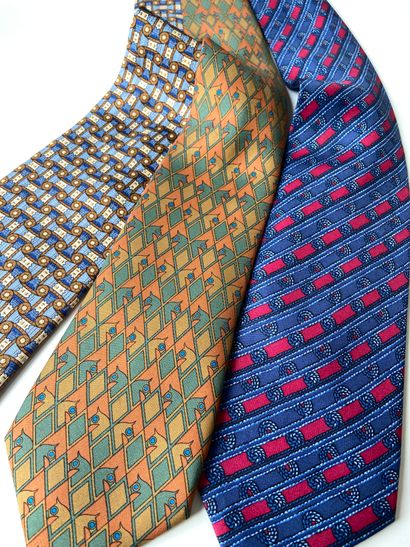 null HERMÈS, Paris

Lot de 3 cravates en soie à décor imprimé