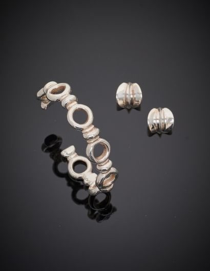null Silver (min. 800‰) openwork and gadrooned rigid BRACELET with circular motifs.
Attached...