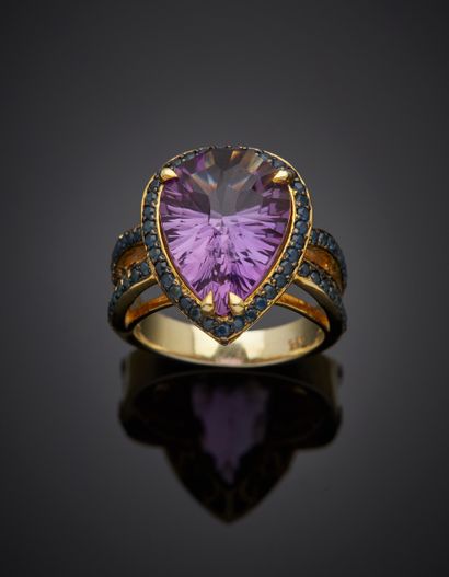 null Openwork vermeil (min. 800‰) "drop" ring set with a pear-cut amethyst surrounded...