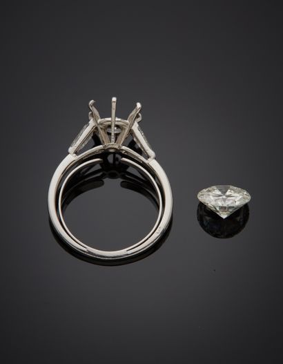 null BAGUE solitaire en platine (950‰ et or gris (750‰) serti d'un diamant taille...
