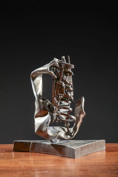 null Albert FERAUD (1921-2008)
Sculpture en acier sur une base triangulaire
Signée,...