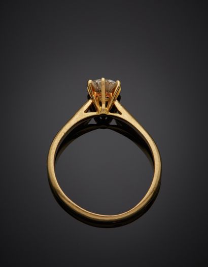 null Yellow gold (750‰) "solitaire" ring set with a brilliant-cut diamond. 
French...