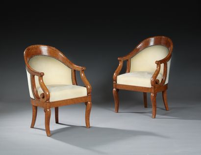 null Paire de fauteuils " gondole " en bois foncé, XIXe siècle
Hauteur : 78 cm