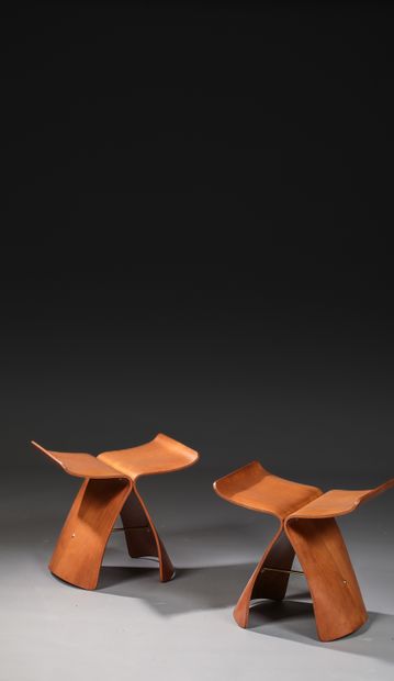 null Pair of butterfly stools in the style of Sori Yanagi 
44x45cm